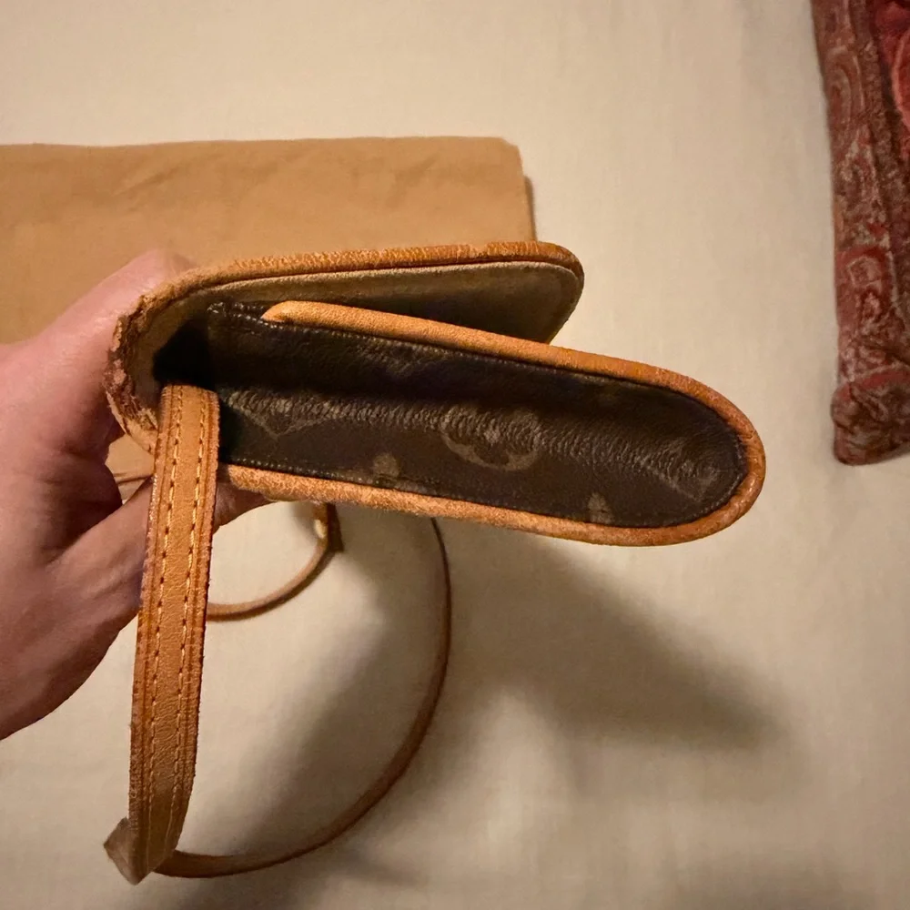 Louis Vuitton Brown Monogram Crossbody Wallet - Picture 16 of 16